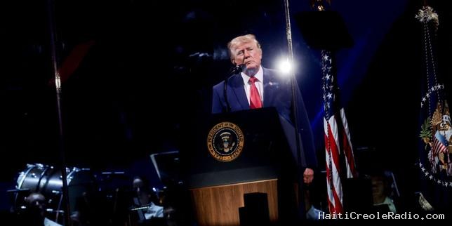 250 ans des Etats-Unis : Donald Trump vante l’Amérique et fustige les « communistes » au terme d’une célébration chaotique