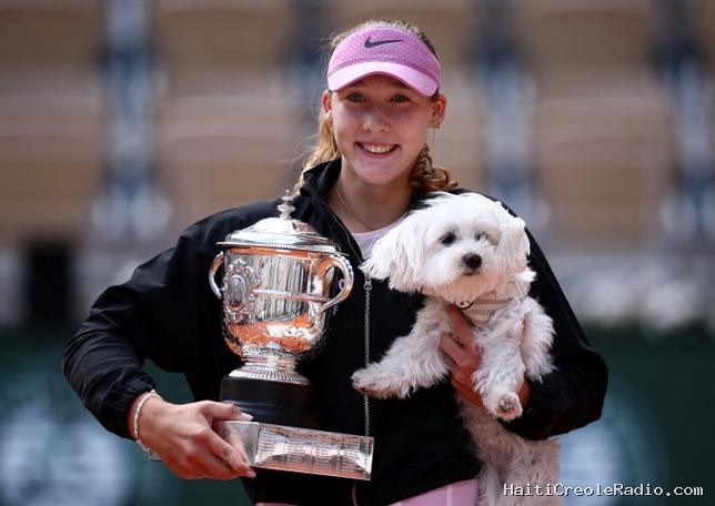 À 19 ans, la Russe Mirra Andreeva remporte Roland-Garros et son premier titre du Grand Chelem