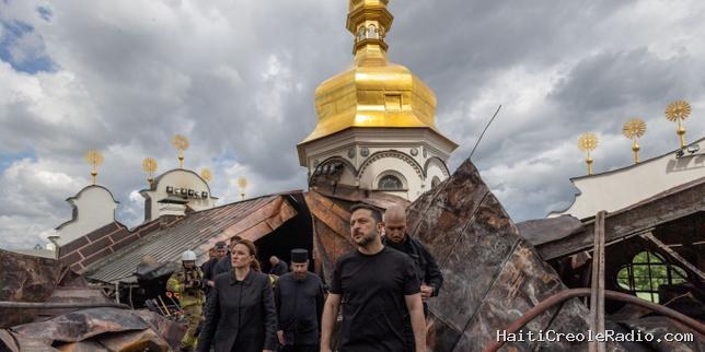 A Kiev, une frappe a endommagé la cathédrale de la Dormition, au cœur de l’historique laure des Grottes