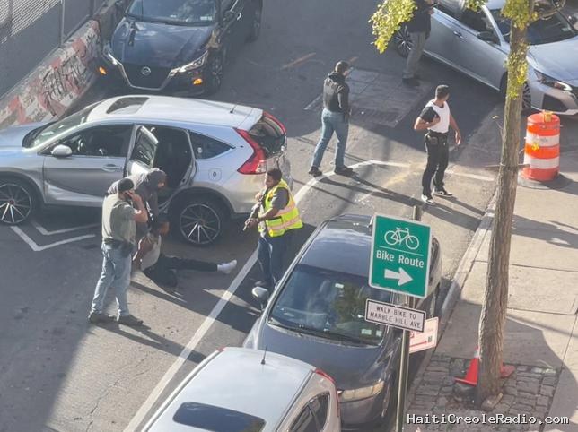 À New York, l’ICE blesse le conducteur d’une voiture avec un enfant à l’arrière