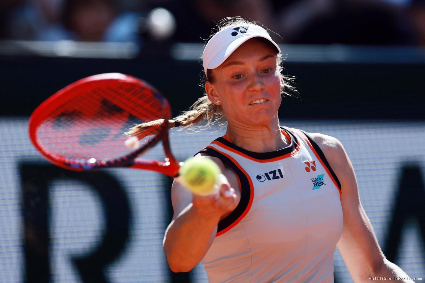 A Roland-Garros, l’élimination surprise d’Elena Rybakina, tête de série numéro 2, dès le deuxième tour