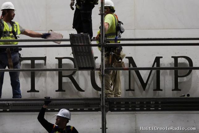 À Washington, le nom de Donald Trump retiré de la façade du Kennedy Center en pleine nuit
