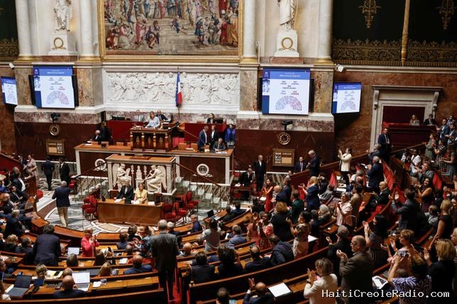 Aide à mourir : cinq arguments des opposants en France discutés à la lumière de la réalité en Suisse