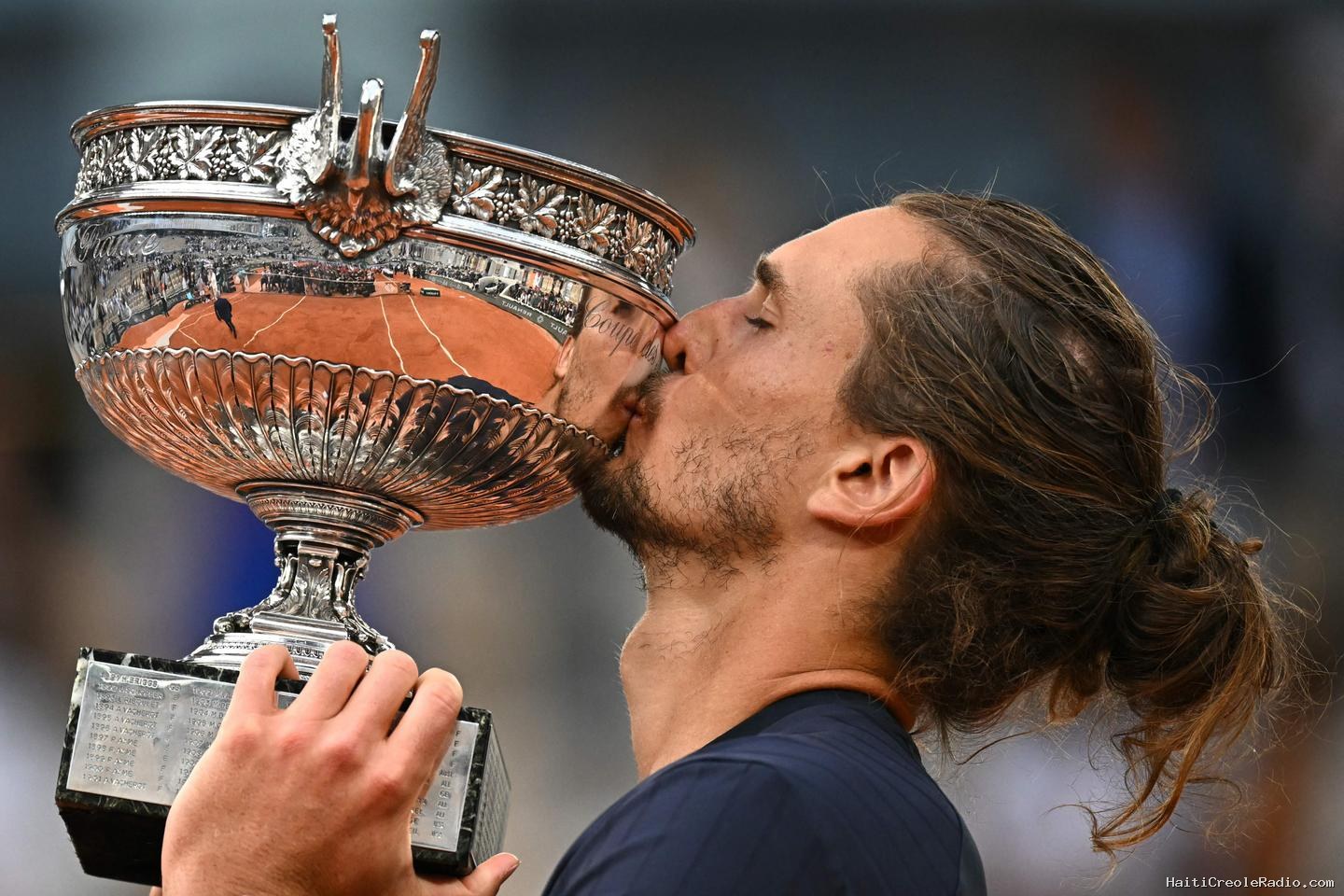 Alexander Zverev, sacré à Roland-Garros, n’est plus un roi sans couronne