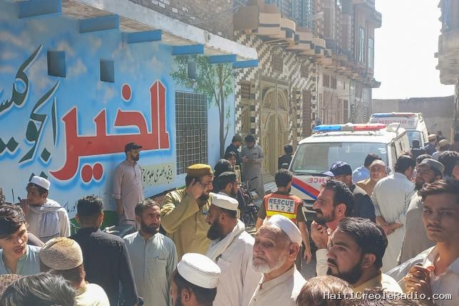 Au Pakistan le toit d’une école s’effondre sur les élèves : au moins 28 morts