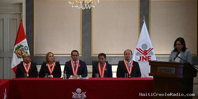 Au Pérou, Keiko Fujimori officiellement proclamée présidente élue