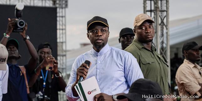 Au Sénégal, Ousmane Sonko, déchu de son poste de premier ministre, veut incarner une ligne révolutionnaire