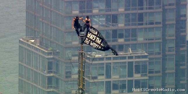 Au sommet de l’Empire State Building, à New York, une demande en mariage acrobatique