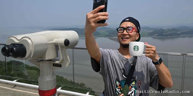 Corée du Sud : un Starbucks qui surplombe la Corée du Nord attire les touristes