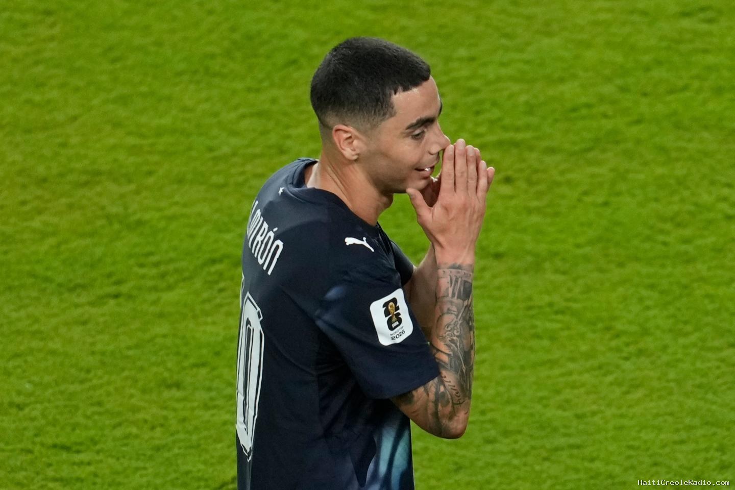 Coupe du monde 2026 : le Paraguayen Miguel Almiron expulsé pour avoir couvert sa bouche lors d’une altercation, une première dans l’histoire de la compétition
