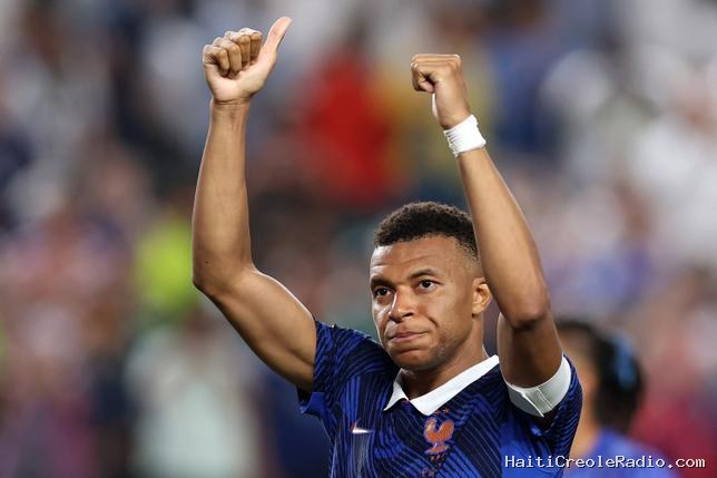 Coupe du monde : la France, portée par Mbappé faisant “pleuvoir les buts”, domine l’Irak et se qualifie en 16es de finale