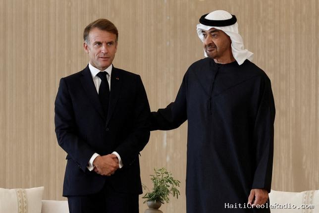 Dans le Golfe, Emmanuel Macron obtient du pétrole et soigne ses alliés