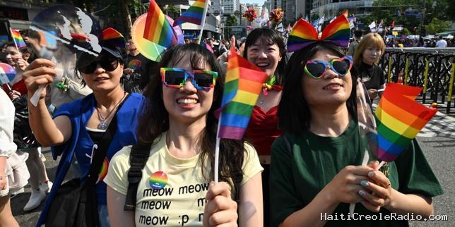 Des milliers de personnes se sont rassemblés au Queer Culture Festival à Séoul