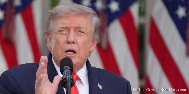 Donald Trump accuse l’Iran de « violation stupide » du cessez-le-feu à la suite de l’attaque d’un navire dans le détroit d’Ormuz