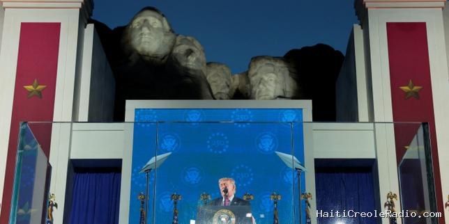 Donald Trump ouvre les festivités du 250e anniversaire des Etats-Unis avec le Mount Rushmore en toile de fond