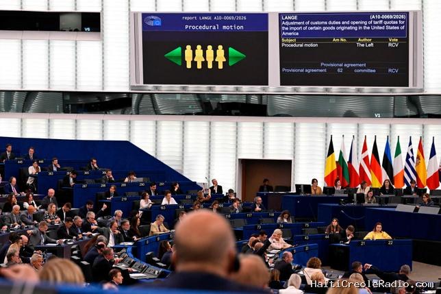 Droits de douane : le Parlement européen impose des “clauses paratonnerre” aux États-Unis