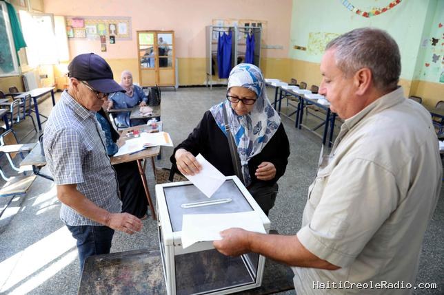 Élections en Algérie : un taux de participation “si faible qu’il en devient accusateur”
