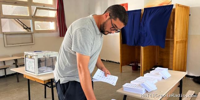 En Algérie, des élections législatives verrouillées et boudées par la population