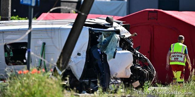 En Belgique, une collision entre un car scolaire et un train fait quatre morts, dont deux enfants