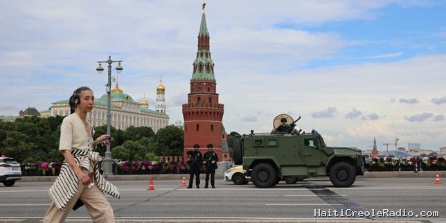 EN DIRECT, guerre en Ukraine : au moins 46 drones ukrainiens se dirigeant vers Moscou ont été interceptés, selon le maire