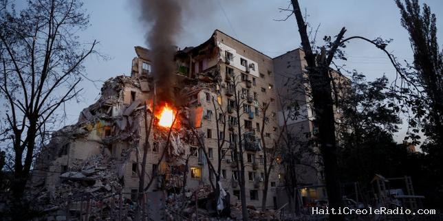 EN DIRECT, guerre en Ukraine : au moins huit morts dans une série de frappes russes sur Kiev