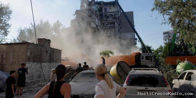 EN DIRECT, guerre en Ukraine : des dizaines d’immeubles d’habitation du district de Kryvy Rih endommagés par des attaques russes, selon Kiev