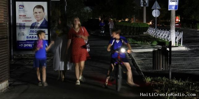 EN DIRECT, guerre en Ukraine : Kiev annonce avoir frappé plusieurs sous-stations électriques en Crimée annexée, dans la nuit de samedi à dimanche