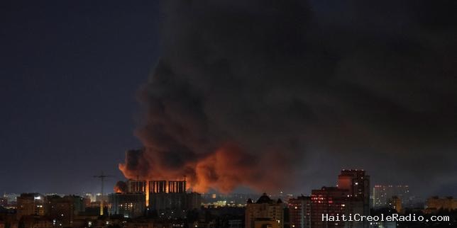 EN DIRECT, guerre en Ukraine : plusieurs explosions secouent Kiev, attaque à Kharkiv