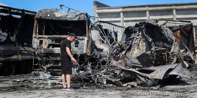 EN DIRECT, guerre en Ukraine : une femme tuée dans une frappe russe sur Kharkiv ; Sébastopol privée d’électricité après une attaque ukrainienne