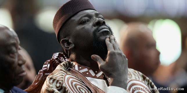 En Guinée, Mamadi Doumbouya, un président absent, mais tout-puissant