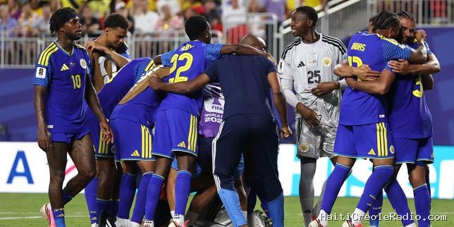En images. Dans les vestiaires, le roi des Pays-Bas célèbre le match nul du Curaçao en Coupe du monde