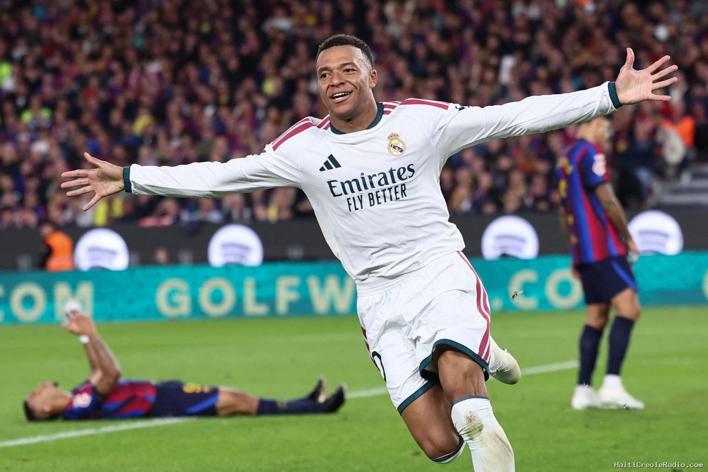 Espagne : avec son doublé, Kylian Mbappé fait plier le Barça et offre le Clasico au Real