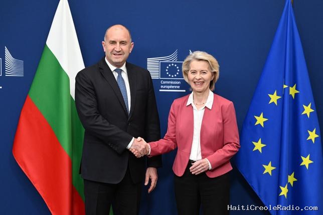 “Est-il encore prorusse ?” : le bulgare Roumen Radev use d’un double discours en Europe