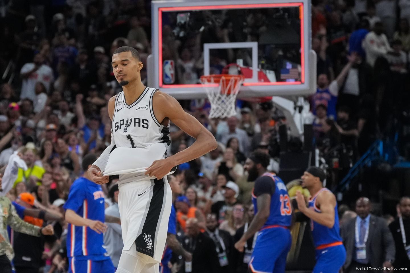 Finales de la NBA : Victor Wembanyama manque le panier de la victoire, les Spurs menés deux manches à zéro
