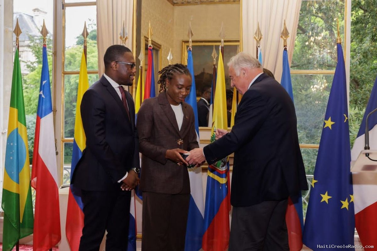 Football : l’haïtienne Melchie Daëlle Dumornay distinguée par le Sénat français