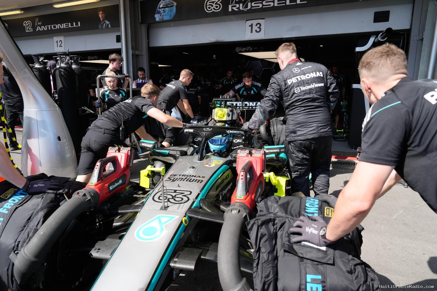 Formule 1 : derrière les succès de Mercedes, en tête du championnat, le ballet maîtrisé des mécaniciens