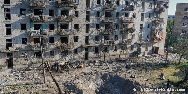 Guerre en Ukraine : les images des dégâts après l’attaque sur Kiev « la plus massive » depuis le début de la guerre