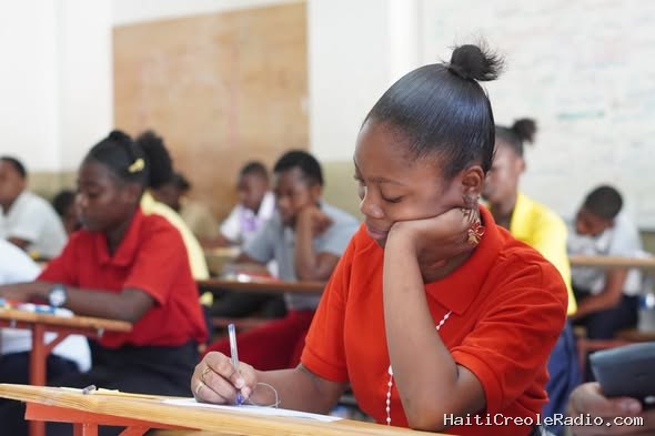 Haïti : près de 97 % des candidats ont participé à la première série des examens d’État, selon les autorités