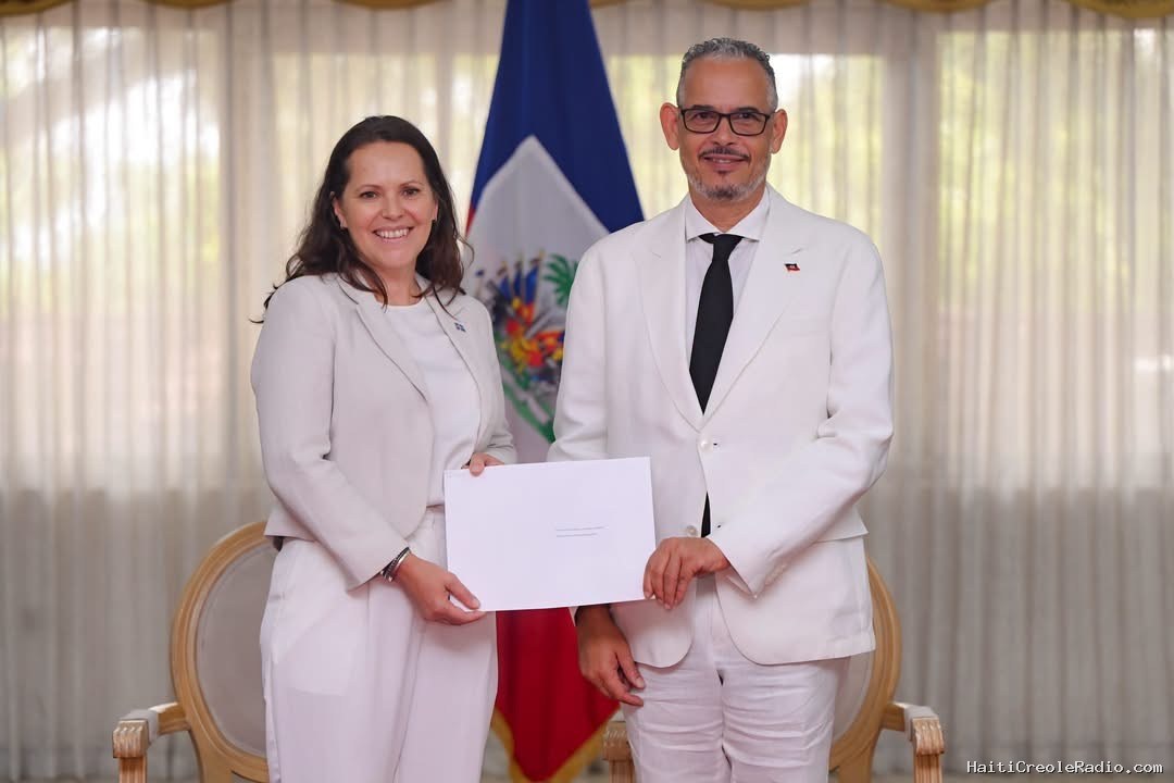 Haïti-Suède : Alix Didier Fils-Aimé reçoit les lettres de créance de la nouvelle ambassadrice