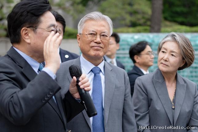 “Je crois en la force du livre” : Moon Jae-in, l’ancien président devenu libraire