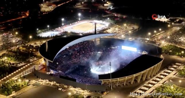 Kanye West, “homme indésirable de l’Europe”, attire plus de 100 000 spectateurs en Turquie