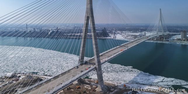 L’ouverture du nouveau pont frontalier entre le Canada et les Etats-Unis reportée pour une durée indéterminée