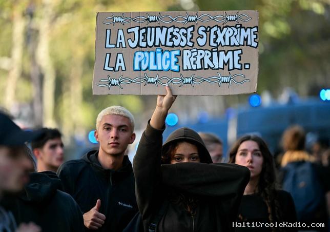 La colère des lycéens vue par la presse étrangère : “Derrière la promesse républicaine, le délabrement”