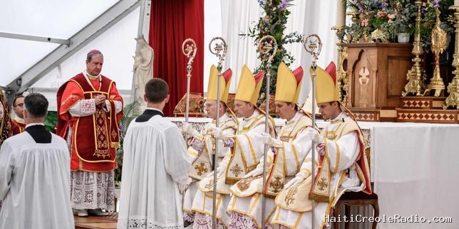 La fraternité Saint-Pie X consacre quatre nouveaux évêques, un « acte schismatique » selon le Vatican