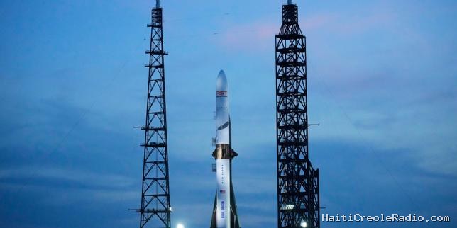 La fusée New Glenn de Blue Origin explose sur sa rampe de lancement pendant un essai à Cap Canaveral