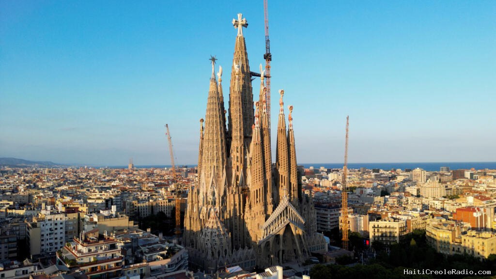 La Sagrada Familia: l'oeuvre toujours inachevée de Gaudí sous les projecteurs 100 ans après sa mort