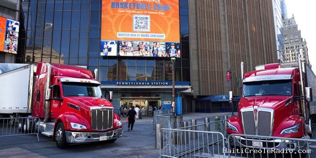 Le mariage de Taylor Swift et Travis Kelce, mélange de démesure et de secret bien gardé, débute au Madison Square Garden, à New York