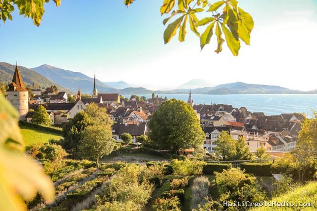 Le minuscule canton suisse devenu le refuge des expats de Dubaï