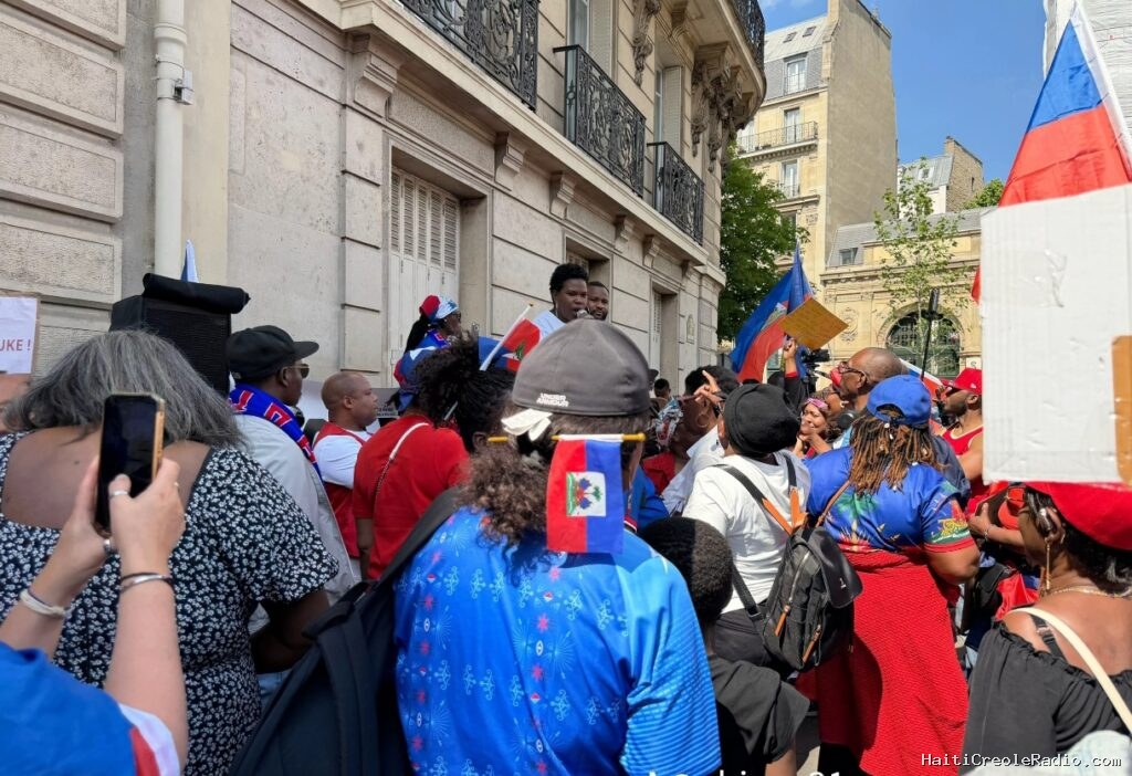 Le mouvement citoyen “Nou Bouke” mobilisé à Paris pour dénoncer l’insécurité en Haïti et exiger l’ouverture de l’aéroport Toussaint Louverture