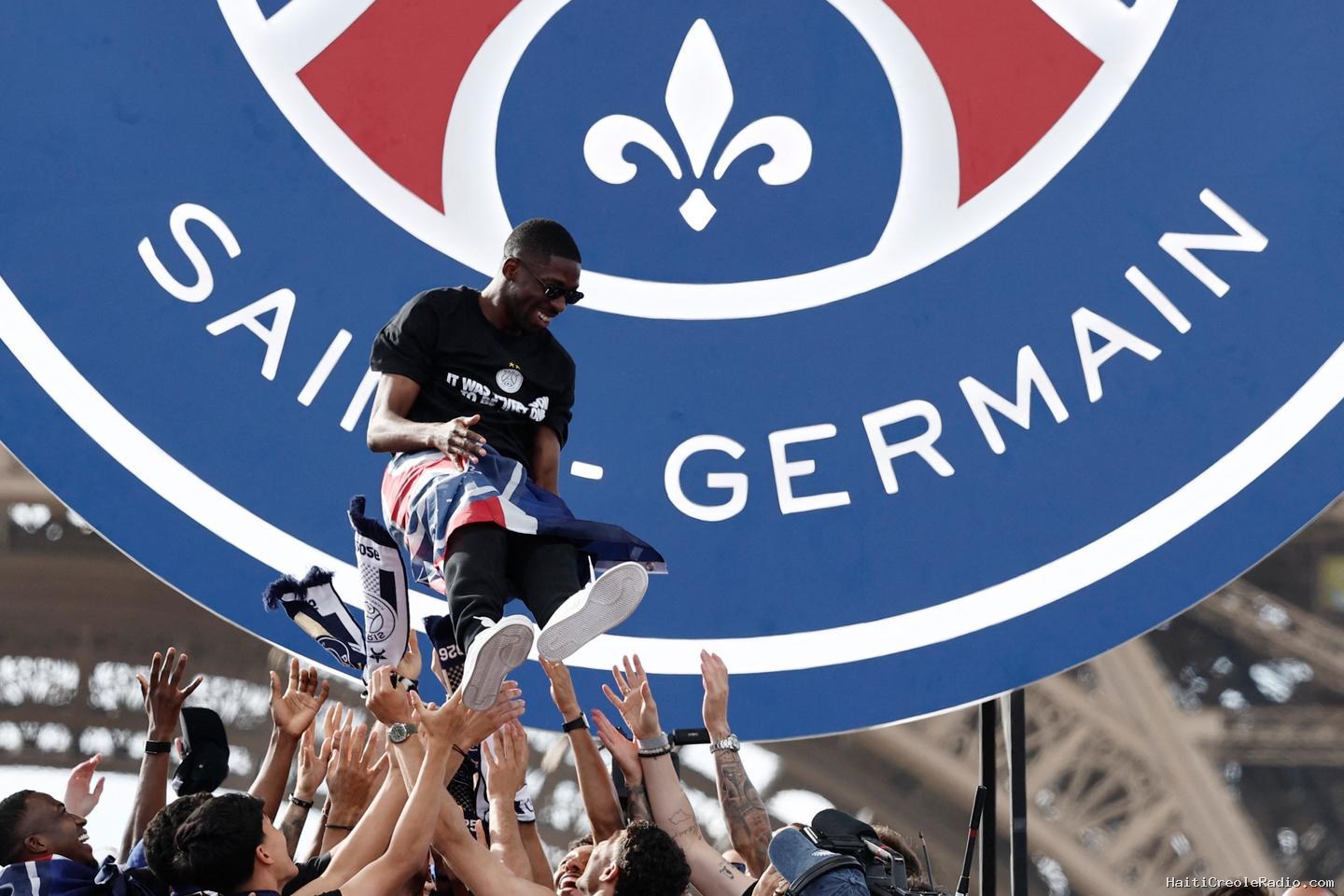 Le PSG célèbre avec une parade à Paris sa deuxième Ligue des champions et se prend à viser toujours plus haut